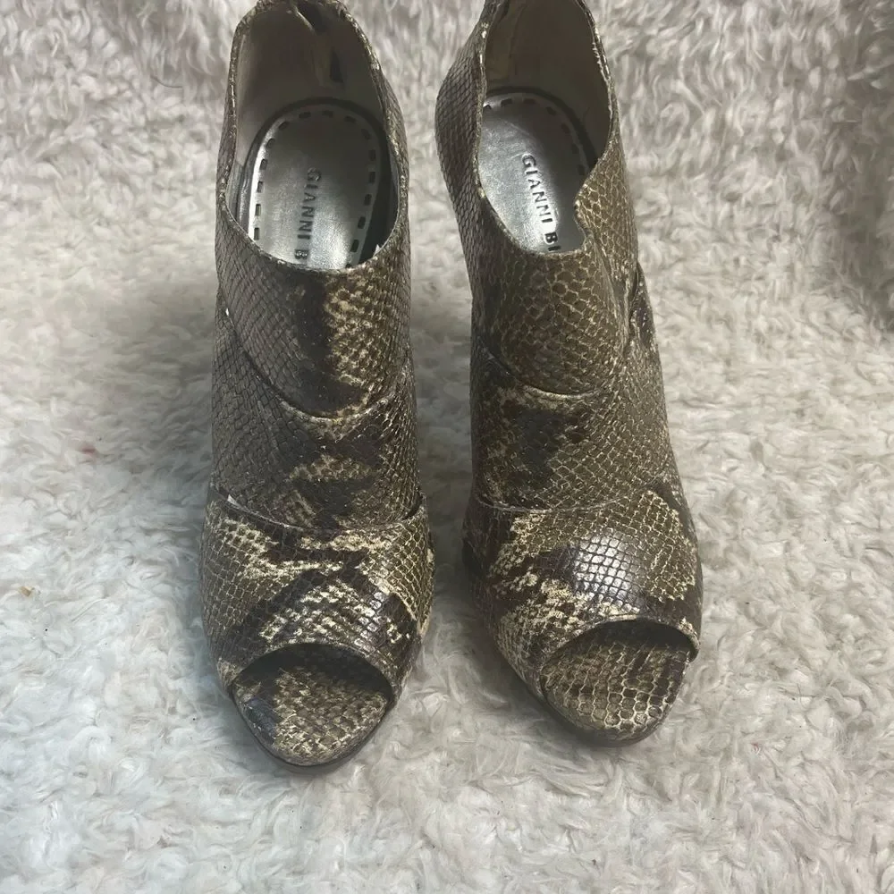 Gianni Bini leather snake skin print brown & beige booties peep toe heels SZ10M